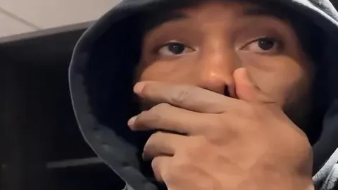 塞门约：伯恩茅斯球星浪漫求婚，五年爱情旅程绽放美好